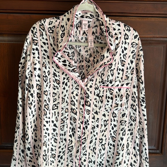 Brand new pajamas they are a satin from Victoria’s Secret - Picture 2 of 6